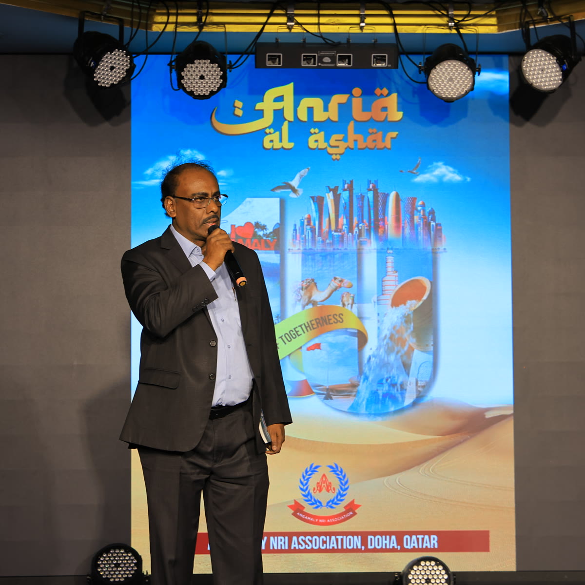 A speaker addressing members from the podium at the ANRIA Al Ashar programme